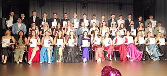 Bild zu: Abitur 2025 am Buigen-Gymnasium: Abschied mit Ausblick in die Welt