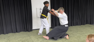 Bild zu: Prüfung zum 5. Kyu-Grad bei der Aikido-AG am BuGy