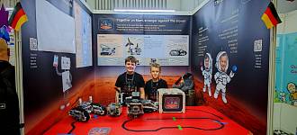 Bild zu: BuGy-Robotik-Team überzeugt bei der World Robot Olympiad – bis hin zum Weltfinale nach Singapur